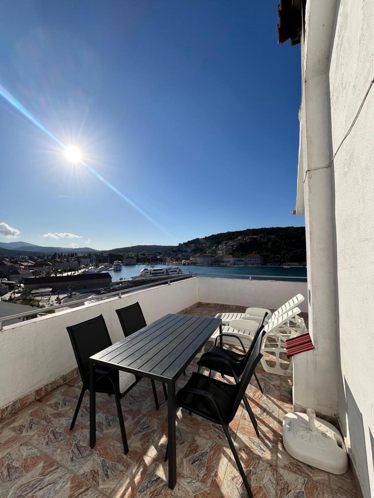 Apartments Peronja Jelsa Seafront 外观 照片