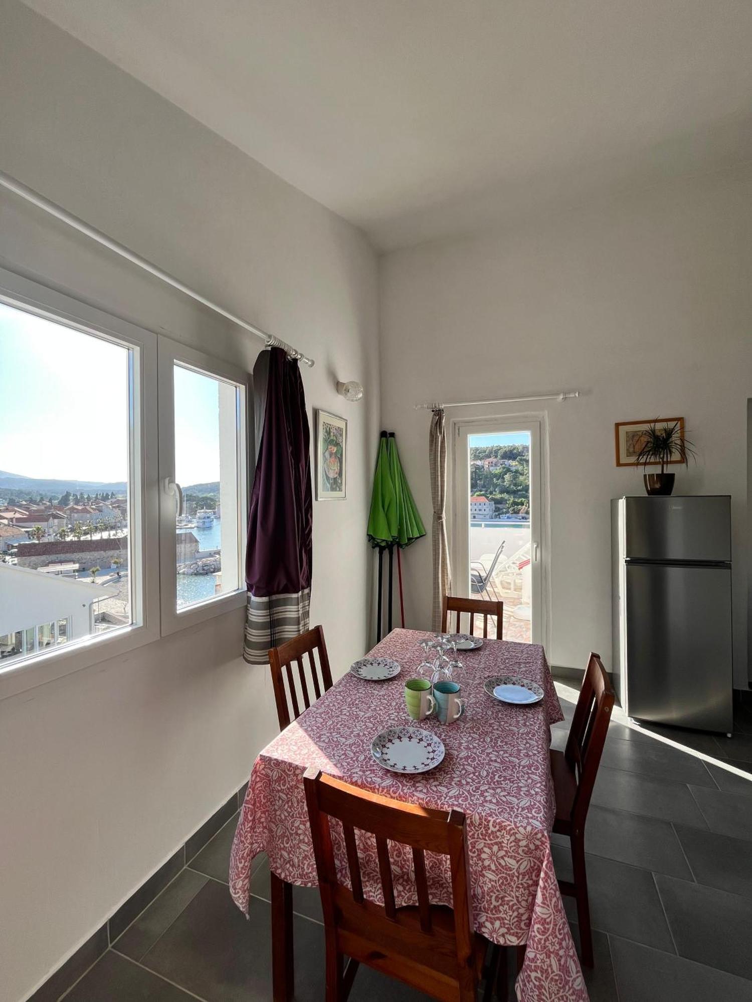 Apartments Peronja Jelsa Seafront 外观 照片