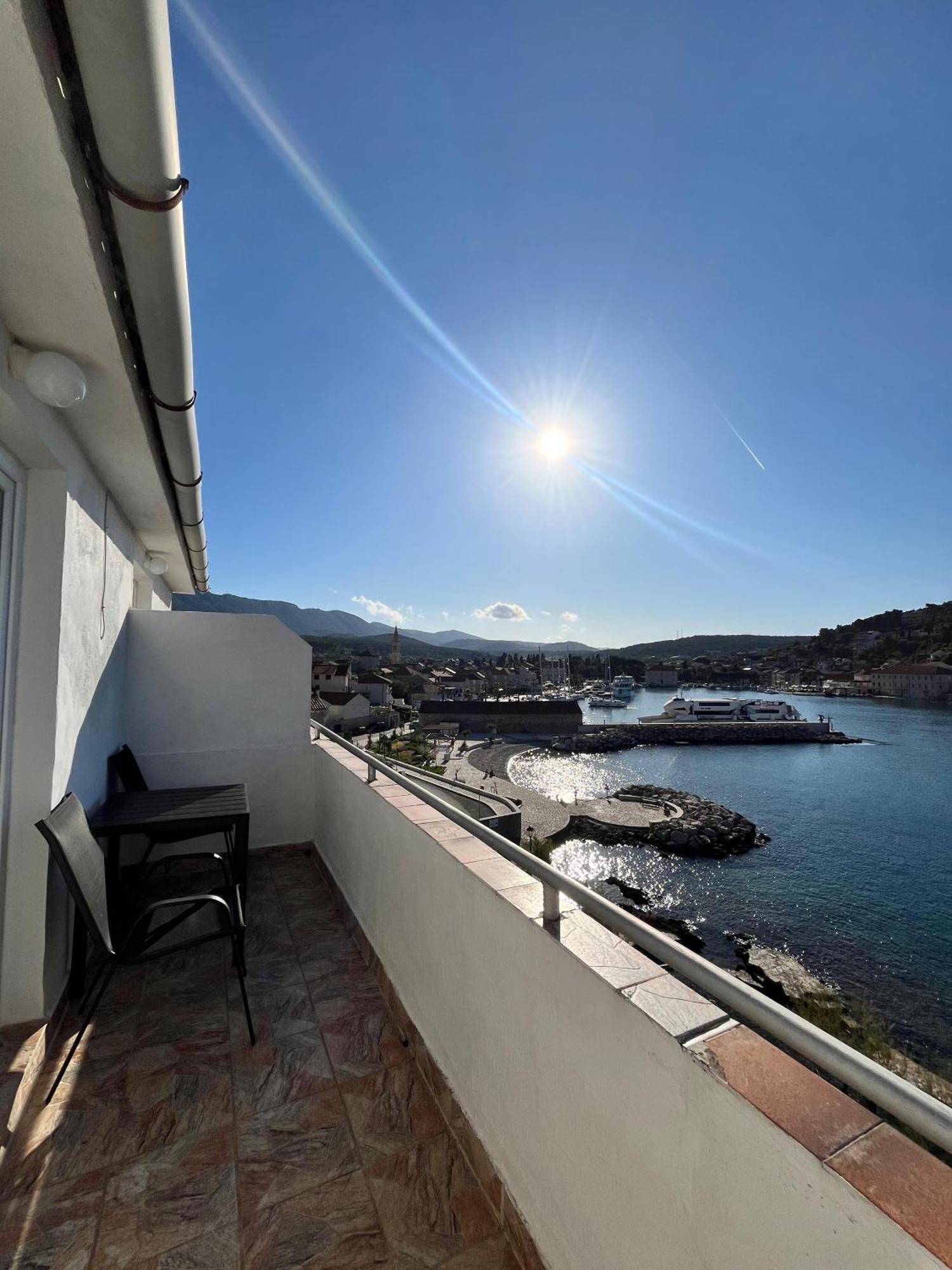 Apartments Peronja Jelsa Seafront 外观 照片